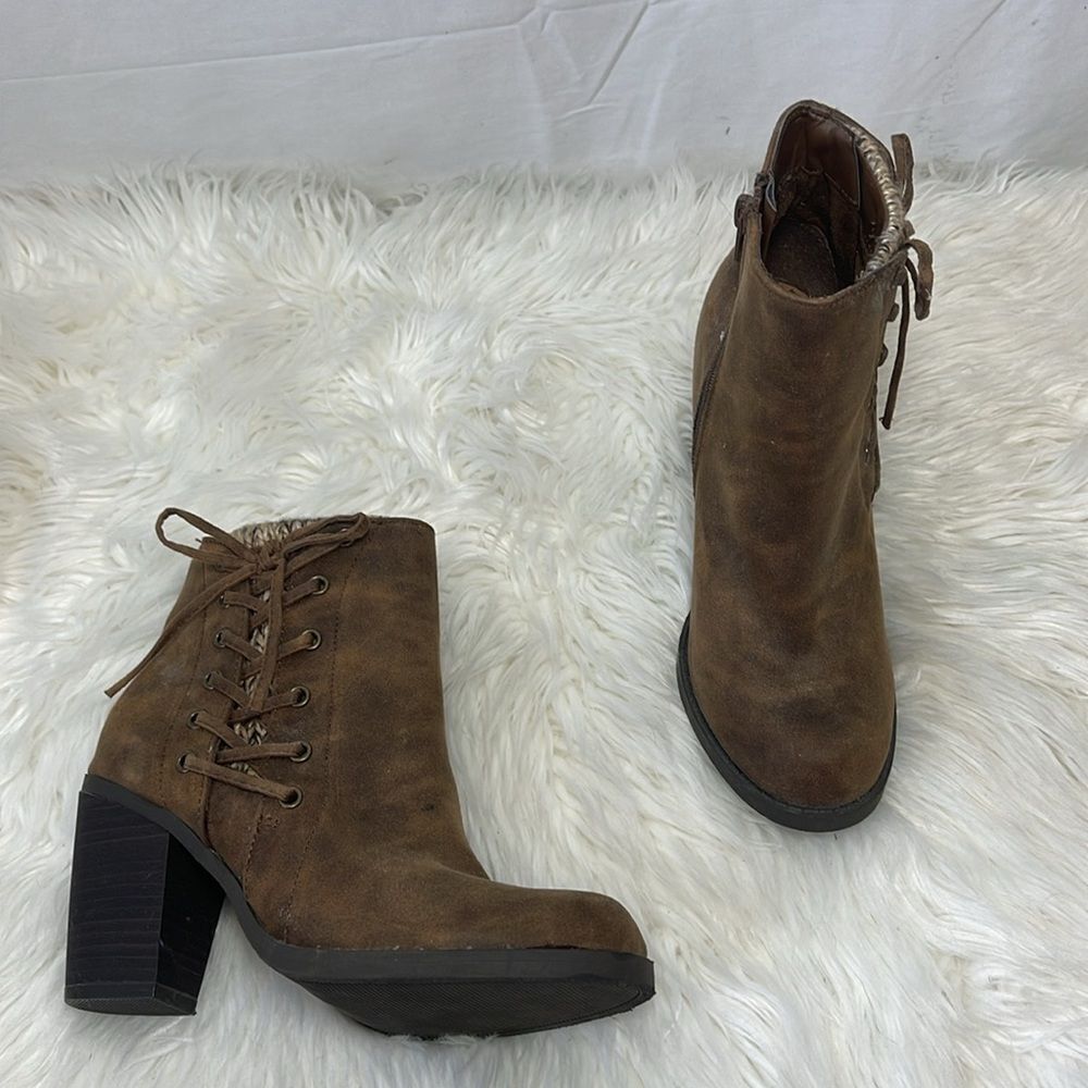 Celia C-Pucker Tan Stack Heel Lace Up Booties Sz‎